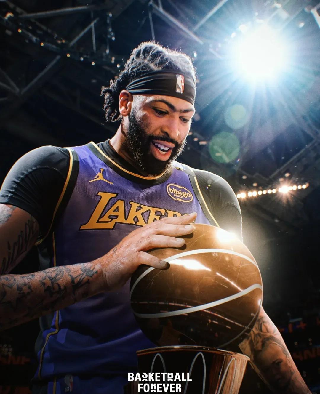 开云综合app官方官网-浓眉哥在曼联比赛中险胜，锐不可当引发热议！的简单介绍